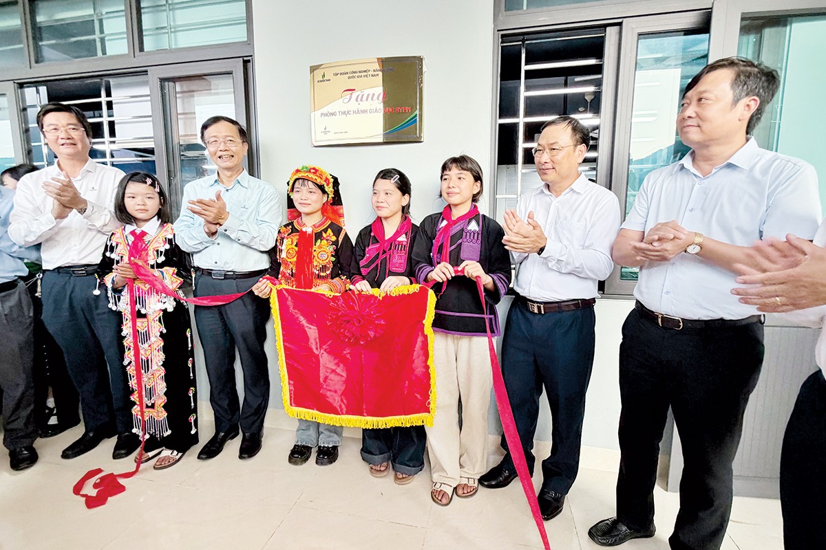 Thắp sáng những ước mơ nơi biên cương