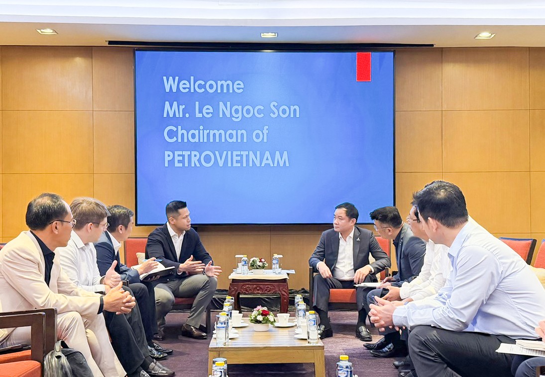 Chủ tịch HĐTV PETROVIETNAM Lê Ngọc Sơn làm việc cùng lãnh đạo PSGC