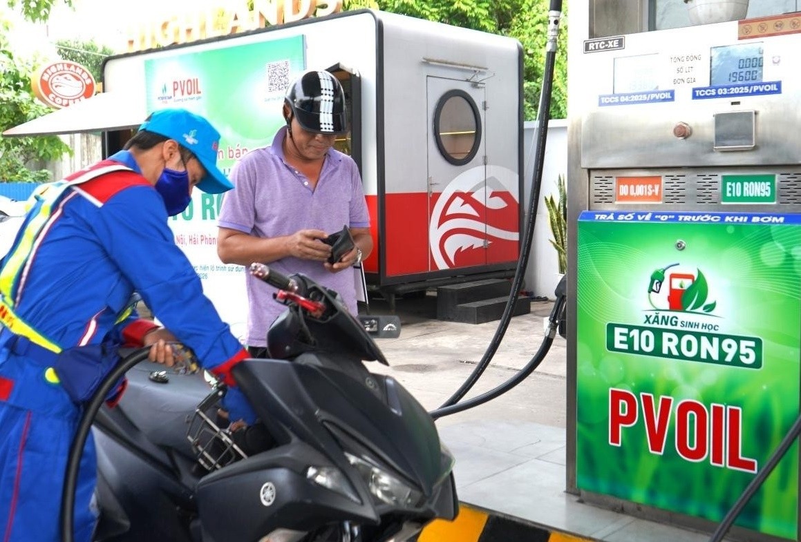 “Hợp lực” ổn định giá xăng dầu, góp phần bảo đảm tăng trưởng hai con số