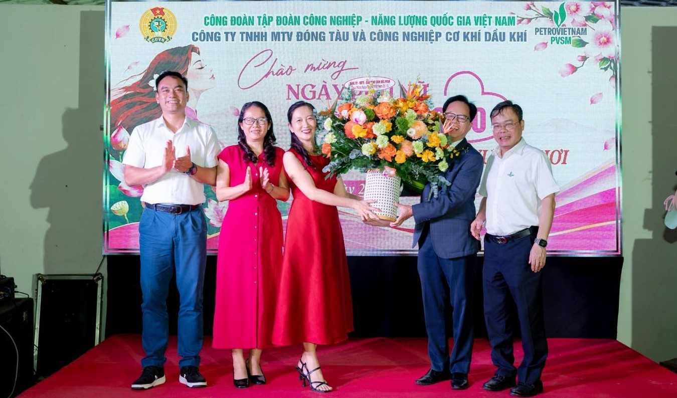 PVSM tôn vinh những “bông hồng thép” nơi đầu sóng nhân Ngày Phụ nữ Việt Nam 20/10