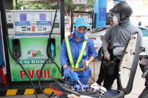 Xăng E10 giảm hơn 1.800 đồng/lít