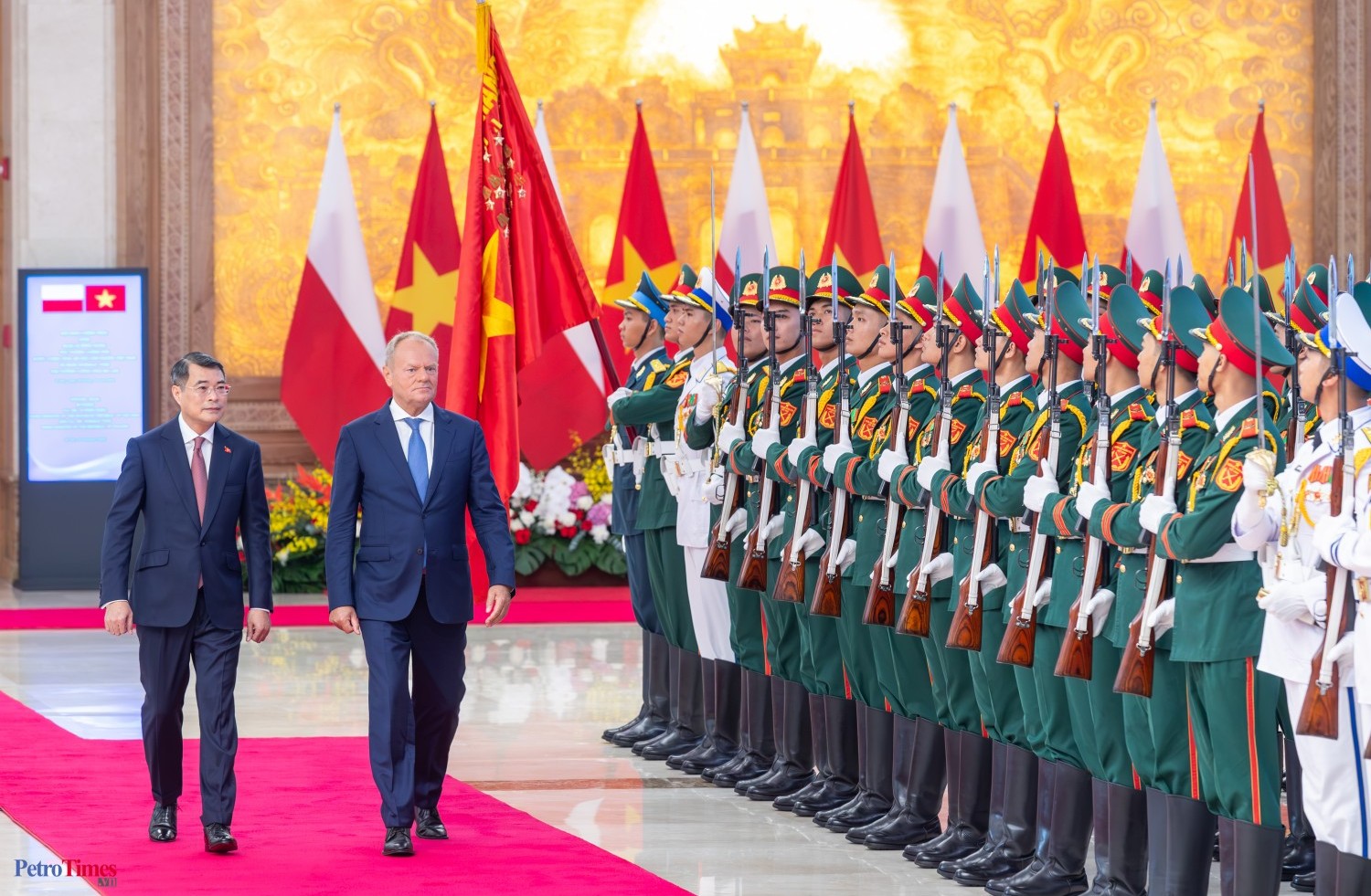Thủ tướng Lê Minh Hưng chủ trì lễ đón Thủ tướng Ba Lan