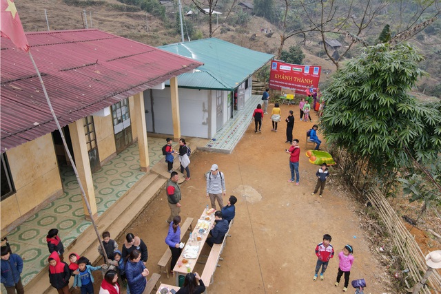 Leo núi, vượt suối khánh thành điểm trường sau hơn 2 năm gian nan xây dựng - 4