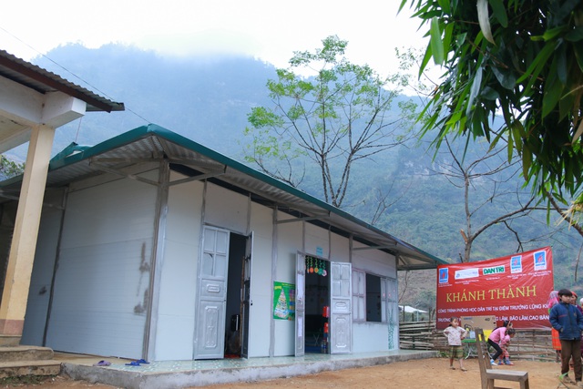 Leo núi, vượt suối khánh thành điểm trường sau hơn 2 năm gian nan xây dựng - 13