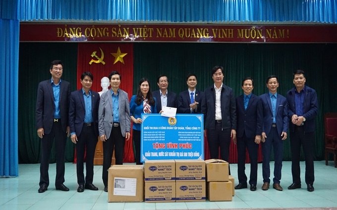trao 500 trieu dong ho tro tinh vinh phuc