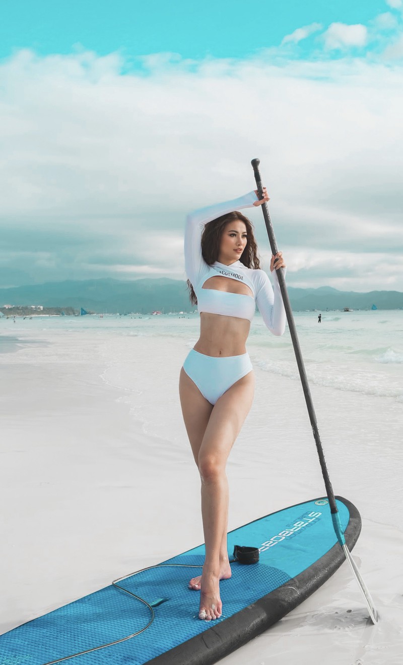 sao viet ngay 262 hoa hau phuong khanh tha dang tai bien boracay khoe vong eo san chac