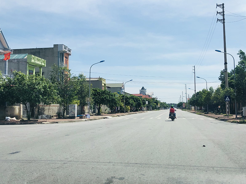Những con đường rộng thênh thang, những ngôi nhà cao tầng mọc san sát tại các khu TĐC