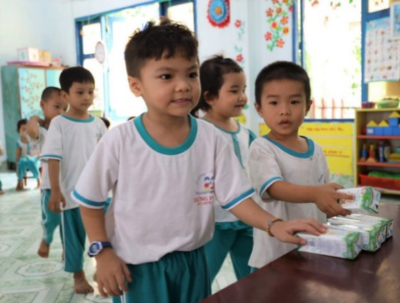 4 năm triển khai, sữa học đường tỉnh Bến Tre “được lòng” cả thầy trò, phụ huynh - Ảnh 2.
