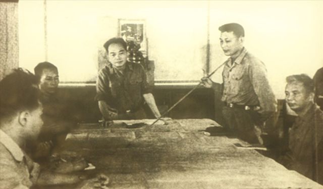 tuong dong sy nguyen va ke hoach tieu diet qua sat ac130 tren bau troi truong son