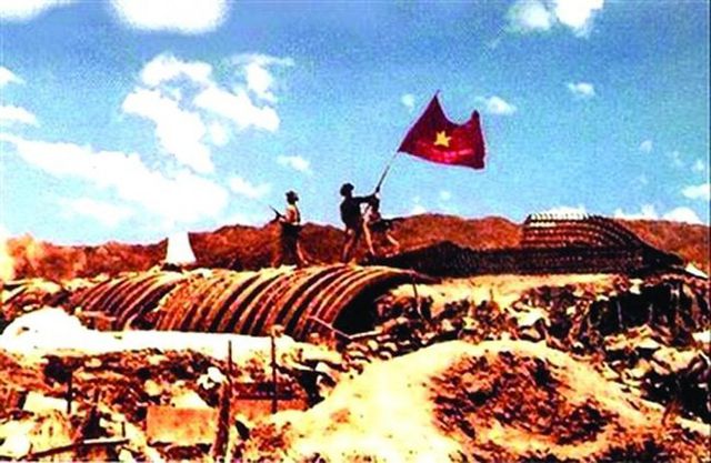 “Nhờ anh nói với cha mẹ em ở nhà: Em đã chiến đấu và hi sinh ở Điện Biên!” nho anh noi voi cha me em o nha em da chien dau va hi sinh o dien bien