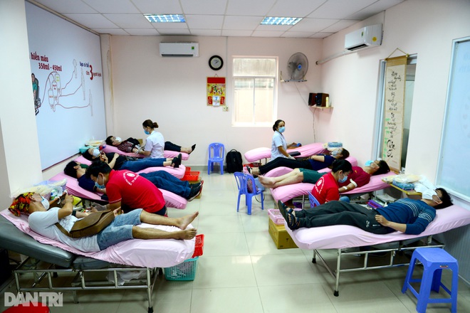 Hiến máu nhân đạo.jpg