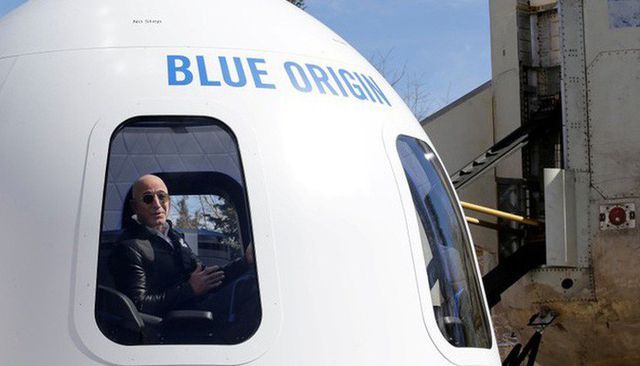 nguoi giau nhat hanh tinh jeff bezos toi dau tu hang ty do la vao cong nghe vu tru boi vi chung ta dang huy diet trai dat