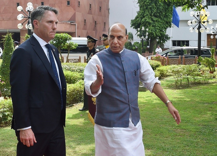 Bộ trưởng Quốc phòng Ấn Độ Rajnath Singh chào đón Phó Thủ tướng, Bộ trưởng Quốc phòng Australia Richard Marles thăm New Delhi, ngày 22/6. (Nguồn: PTI) Bộ trưởng Quốc phòng Ấn Độ Rajnath Singh chào đón Phó Thủ tướng, Bộ trưởng Quốc phòng Australia Richard Marles thăm New Delhi, ngày 22/6. (Nguồn: PTI)