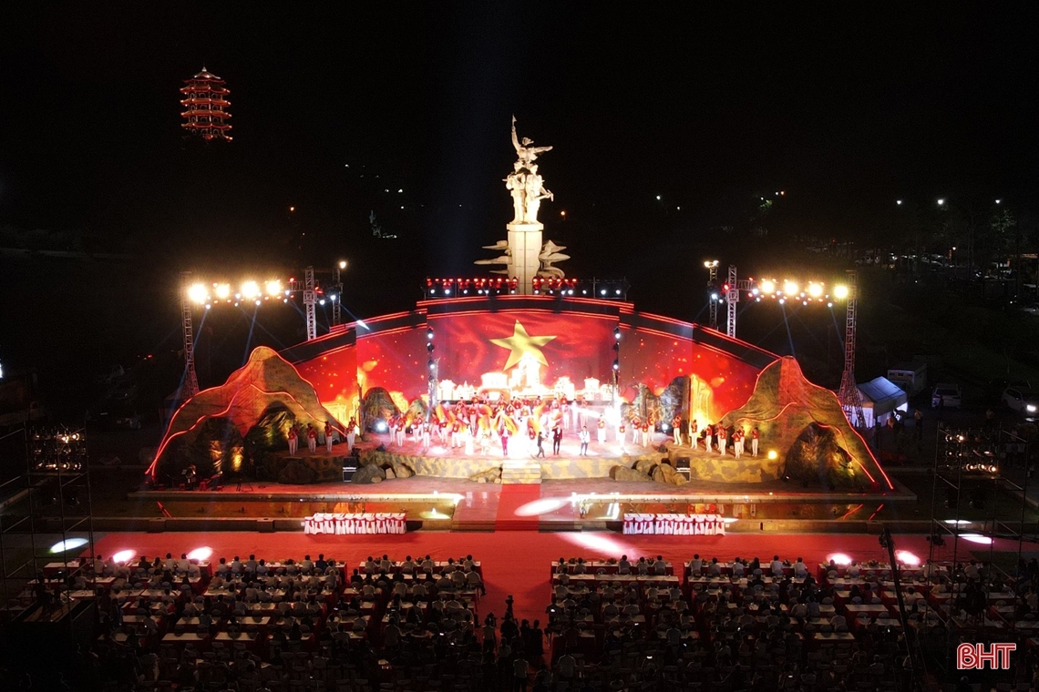 “Cõi thiêng Đồng Lộc” mang đến cho khán giả một chương trình nghệ thuật ý nghĩa, sâu sắc và thiết thực.