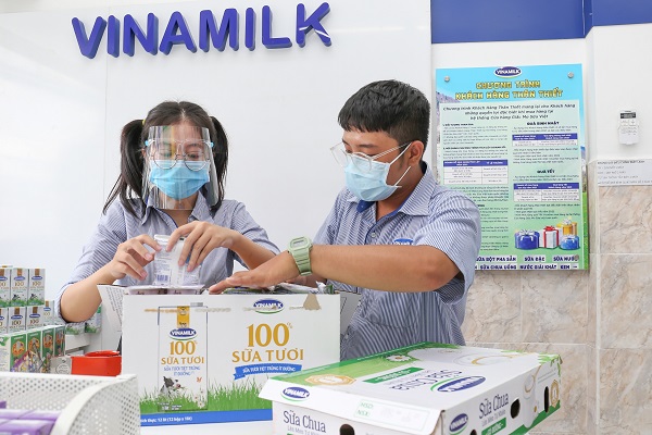 Vinamilk san sẻ khó khăn mùa dịch, hỗ trợ thiết thực gần 170 tỷ đồng cho người tiêu dùng