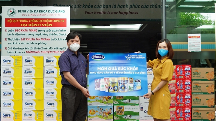 Vinamilk tiếp tục hỗ trợ tuyến đầu tại 50 bệnh viện trong giai đoạn cao điểm - 2