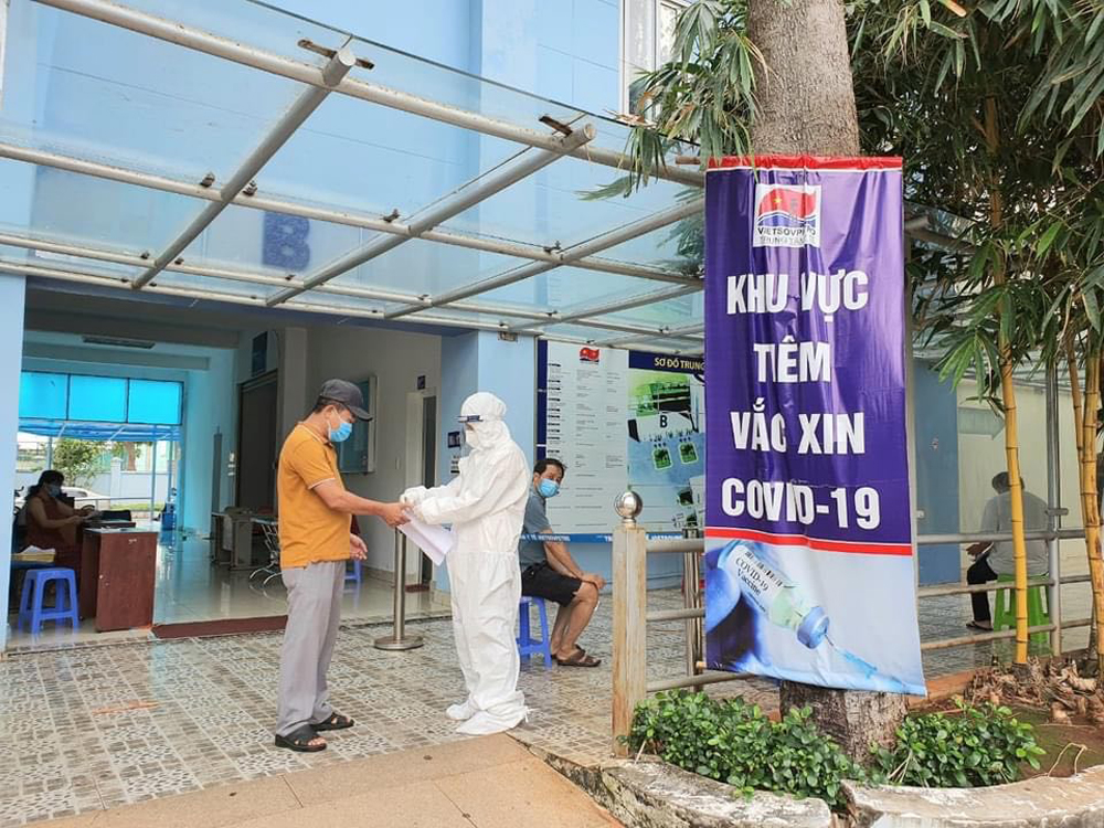 Tiêm vaccine cho người lao động: Giải pháp cấp bách giúp doanh nghiệp vượt khó Covid-19