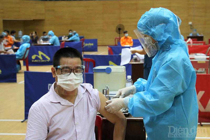 Tranh tiêm vaccine là ích kỷ!