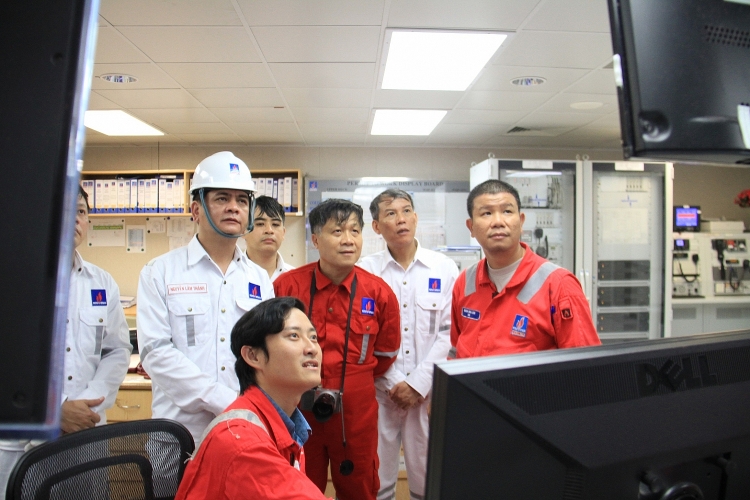 nguoi lao dong dau khi nhu nhung chien si tien tieu bao ve vung troi vung bien