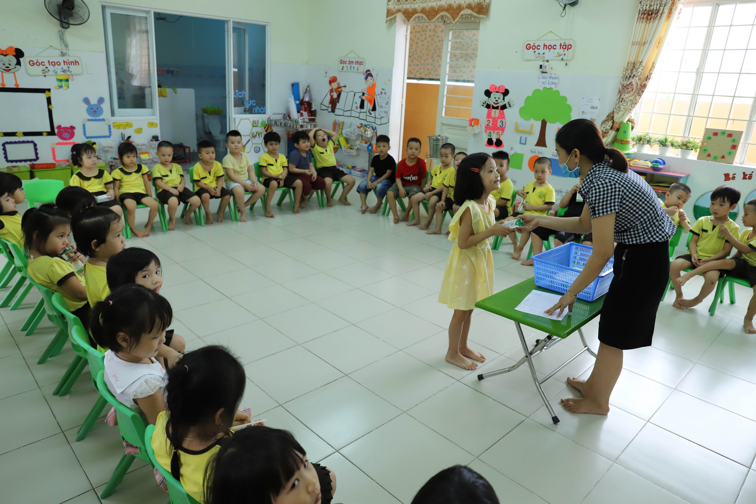 Quan tâm đến dinh dưỡng cho học sinh trong mùa dịch, nhiều tỉnh triển khai sữa học đường