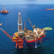 Giàn Đại Hùng 01 hỗ trợ ngư dân gặp nạn trên biển