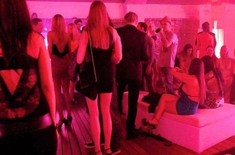 Gái mại dâm và thác loạn ở Liên hoan phim Cannes nan mai dam tai lien hoan phim cannes