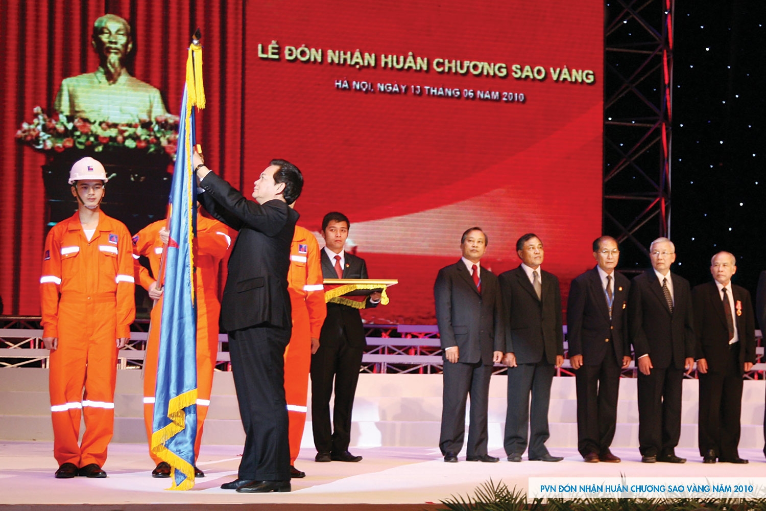 photo nganh dau khi viet nam thuc hien y nguyen cua bac ho