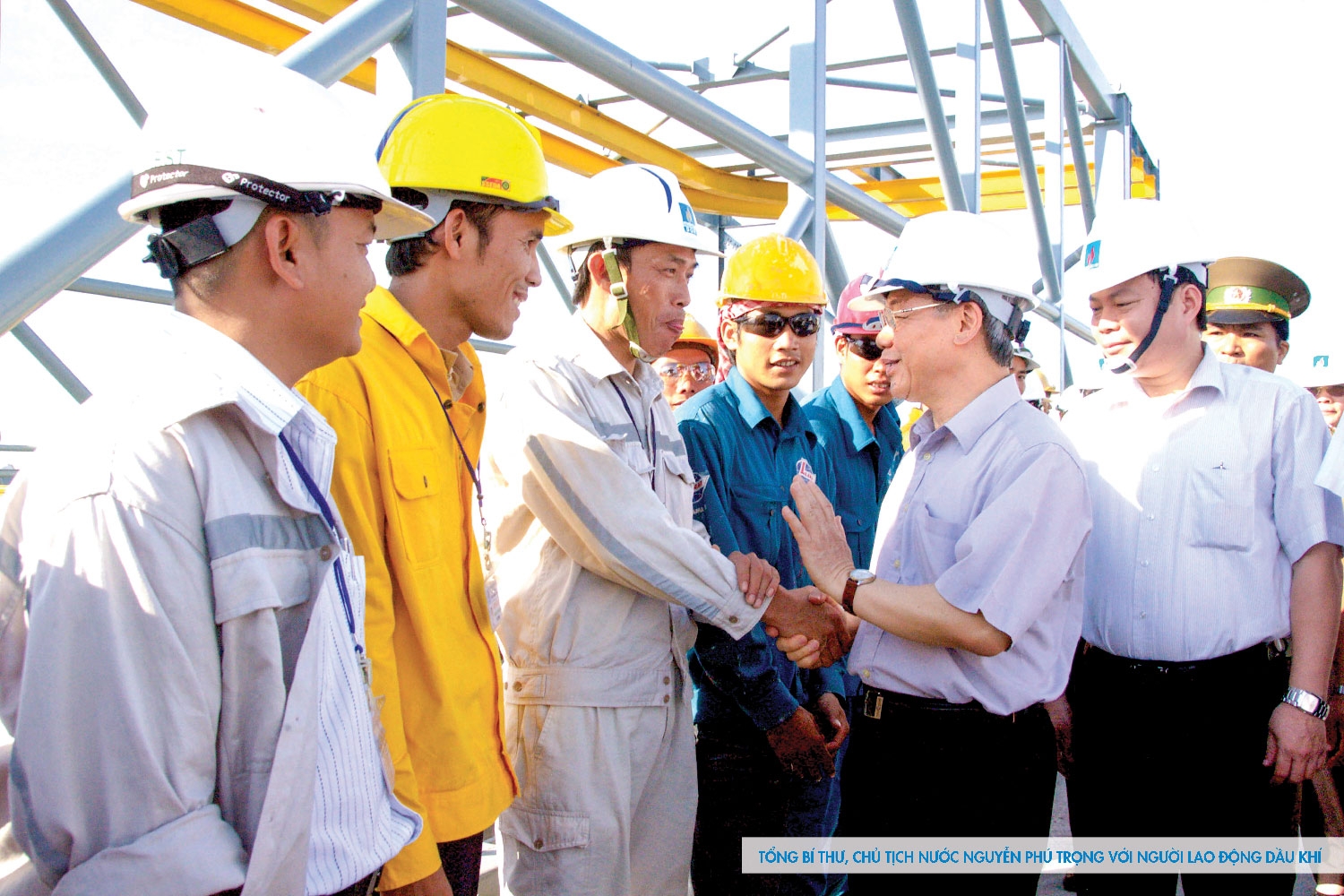 photo nganh dau khi viet nam thuc hien y nguyen cua bac ho