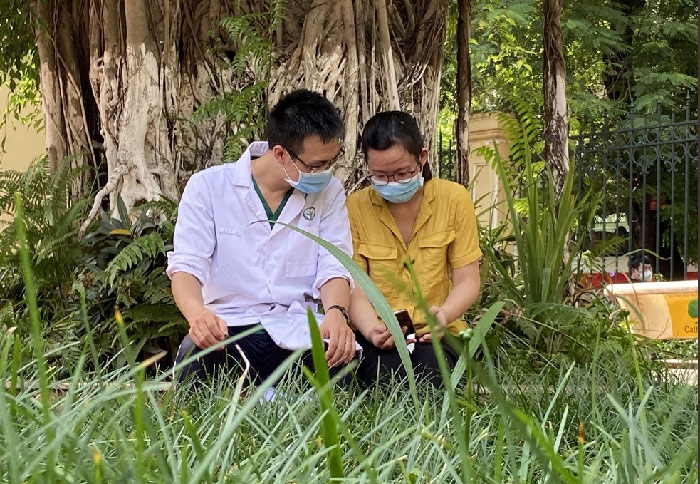 Vợ chồng bác sĩ Phạm Đình Phương và bác sĩ Phạm Thị Mỹ Hạnh