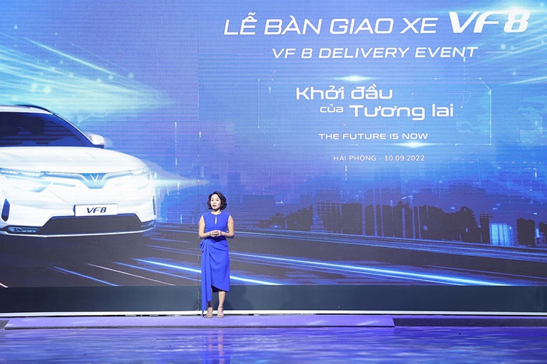 Vinfast bàn giao 100 ô tô điện VF8 đầu tiên, chuẩn bị xuất khẩu ra quốc tế
