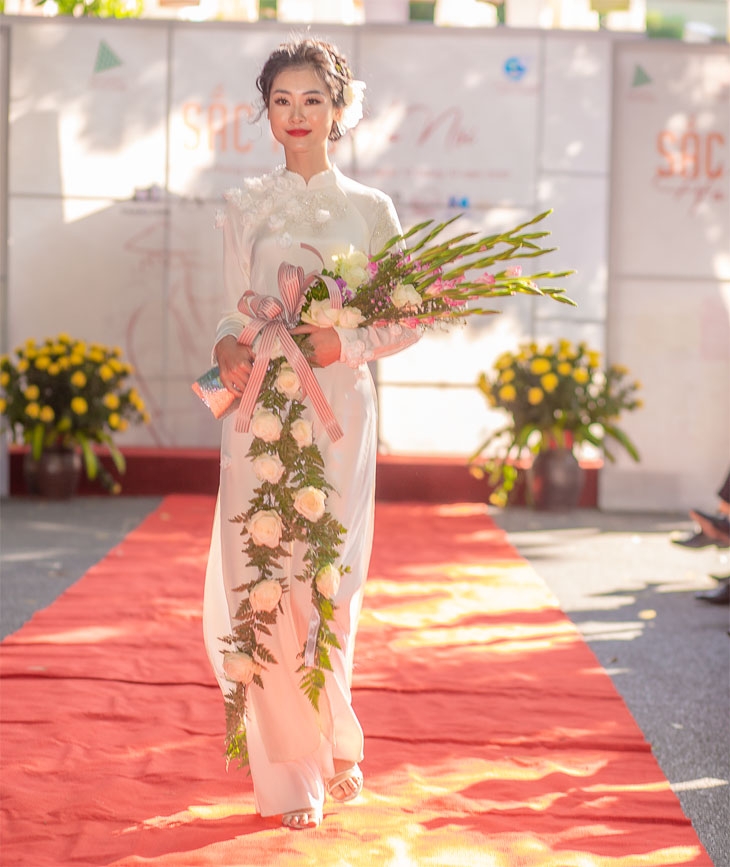 Cưới xưa tái hiện trong tà áo dài
