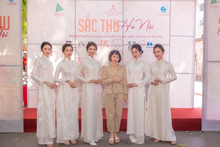 Cưới xưa tái hiện trong tà áo dài