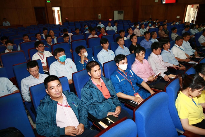 to-chuc-boi-duong-ly-luan-chinh-tri-cho-doi-tuong-ket-nap-dang-va-dang-vien-moi-2