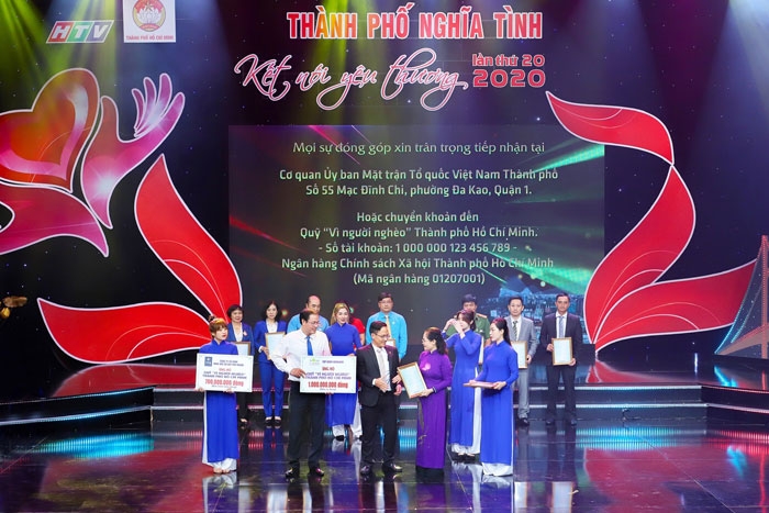 nhanh-chong-chung-tay-cung-mien-trung-vuot-qua-tran-lu-lich-su