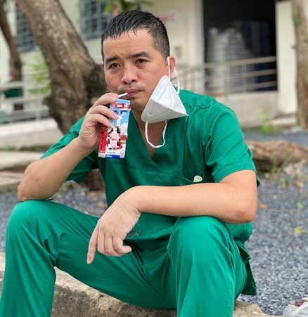 Góc nhìn của người bác sĩ dấn thân vào vùng dịch Góc nhìn của người bác sĩ dấn thân vào vùng dịch