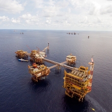 Xây dựng, phát triển Petrovietnam thành tập đoàn kinh tế, năng lượng, công nghiệp hàng đầu