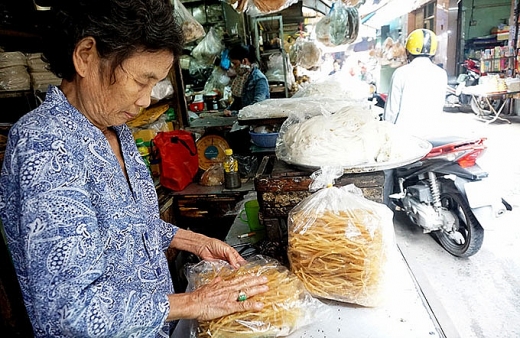 Chợ Bà Hoa & đặc sản xứ Quảng cho ba hoa dac san xu quang