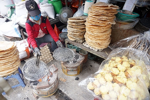 Chợ Bà Hoa & đặc sản xứ Quảng cho ba hoa dac san xu quang