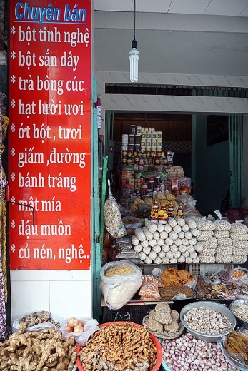 Chợ Bà Hoa & đặc sản xứ Quảng cho ba hoa dac san xu quang