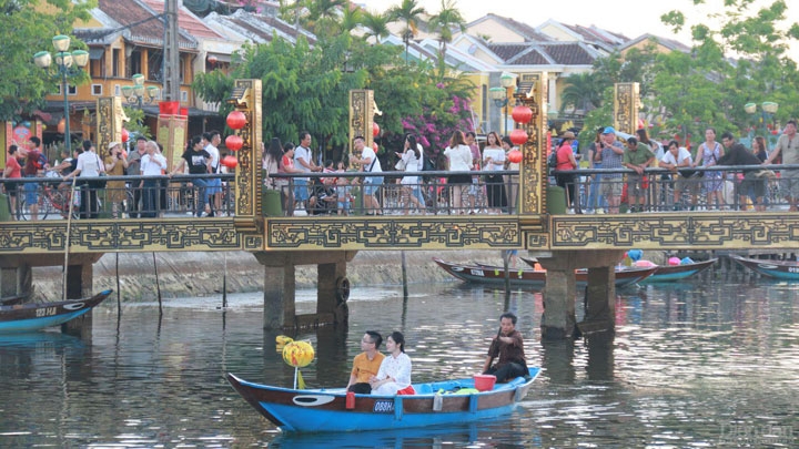 Người làm du lịch chờ Tết Người làm du lịch chờ Tết