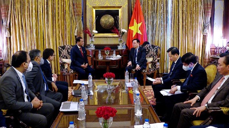 Tạo điều kiện cho doanh nghiệp Ấn Độ mở rộng đầu tư kinh doanh trong lĩnh vực dầu khí Tạo điều kiện cho doanh nghiệp Ấn Độ mở rộng đầu tư kinh doanh trong lĩnh vực dầu khí