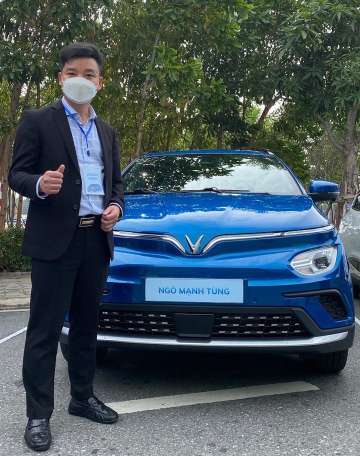 Chủ xe VF e34 đầu tiên: Tự hào được là một phần trong lịch sử công nghiệp ô tô Việt