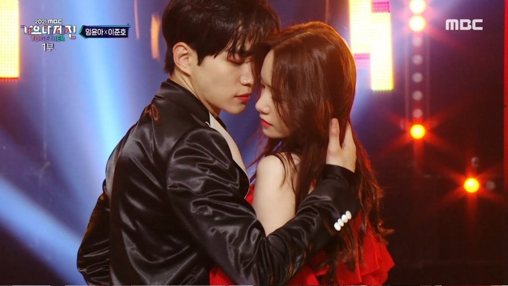 Sao Hàn ngày 2/1: YoonA (SNSD) và Junho (2PM) gây sốt sau màn collab cực cháy trên MBC Gayo Daejejeon