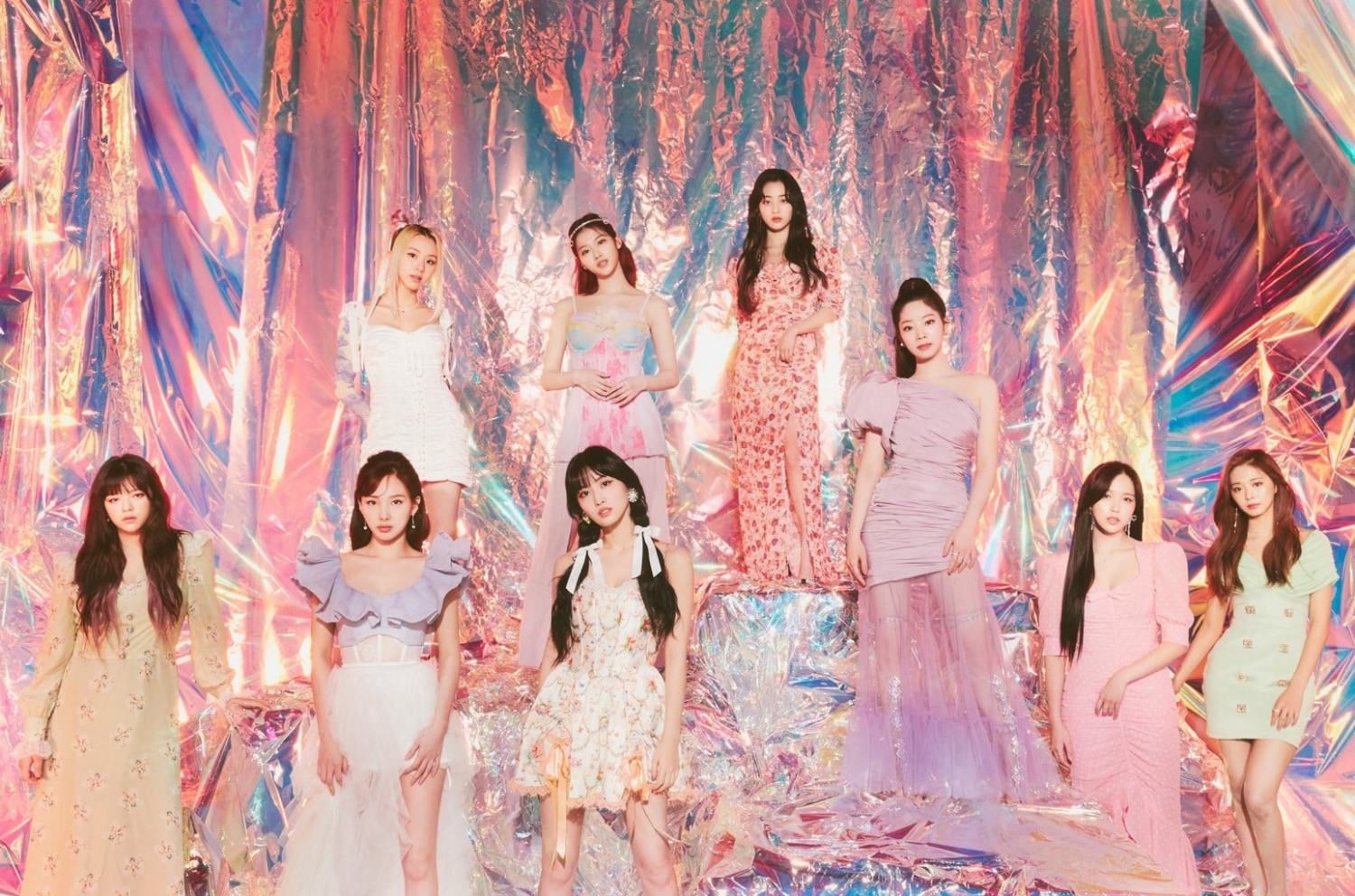 Sao Hàn ngày 13/1/2022: TWICE tiếp tục giữ vững danh hiệu “Nữ hoàng bán album K-pop” Sao Hàn ngày 13/1/2022: TWICE tiếp tục giữ vững danh hiệu “Nữ hoàng bán album K-pop”