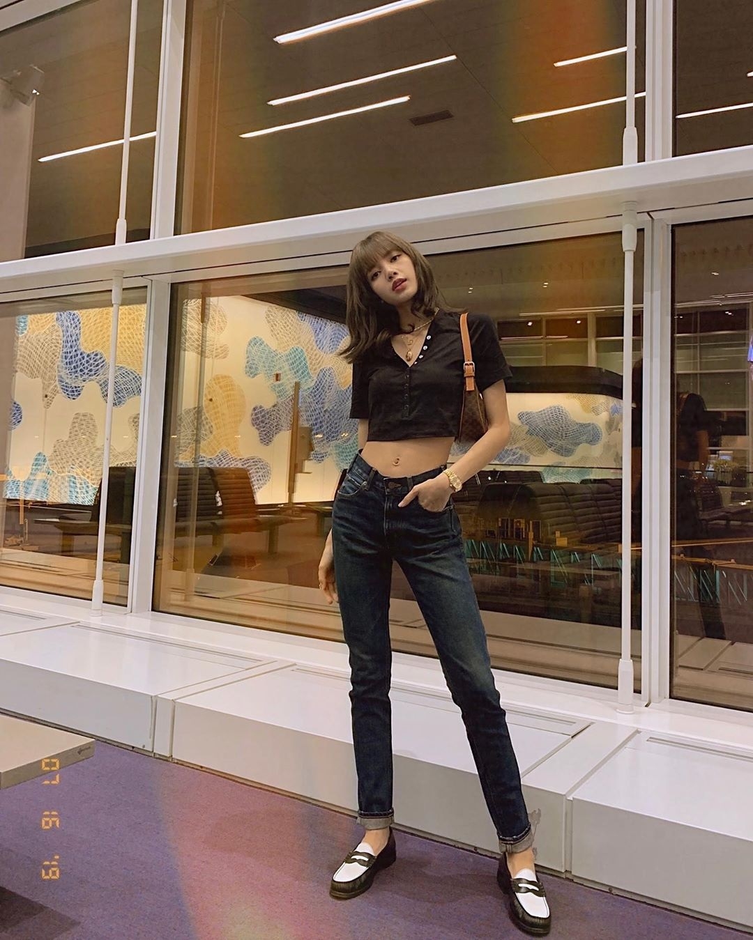 Lisa (BLACKPINK) cực chất trong bộ sưu tập áo croptop sành điệu Lisa (BLACKPINK) cực chất trong bộ sưu tập áo croptop sành điệu