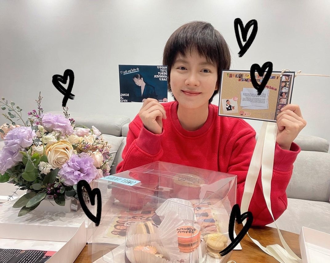 Sao Hàn ngày 7/2/2022: Song Ji Hyo cùng người hâm mộ kỷ niệm 21 năm debut Sao Hàn ngày 7/2/2022: Song Ji Hyo cùng người hâm mộ kỷ niệm 21 năm debut