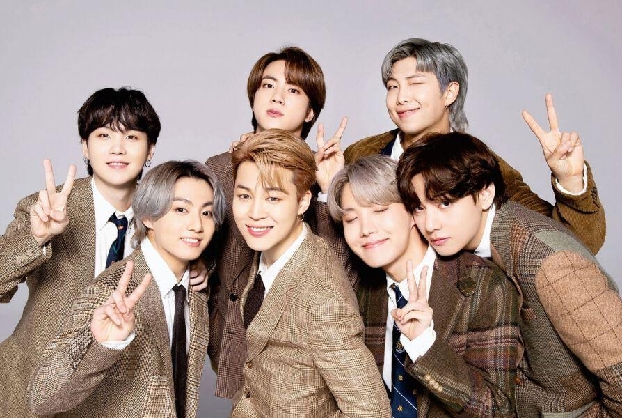 Sao Hàn ngày 15/2/2022: BTS, Lee Min Ho tiếp tục trở thành những ngôi sao Hallyu được yêu thích nhất Sao Hàn ngày 15/2/2022: BTS, Lee Min Ho tiếp tục trở thành những ngôi sao Hallyu được yêu thích nhất
