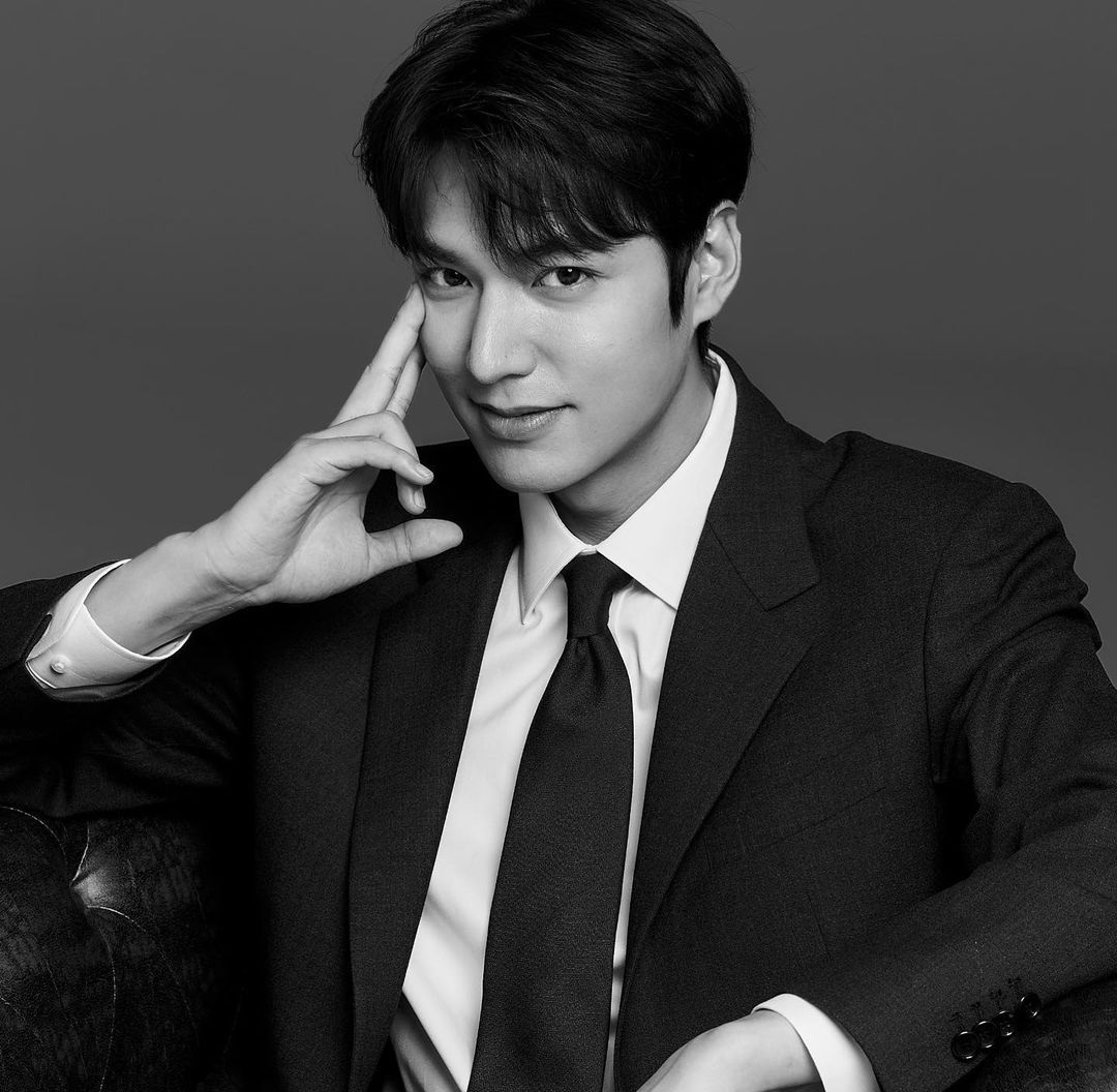 Sao Hàn ngày 15/2/2022: BTS, Lee Min Ho tiếp tục trở thành những ngôi sao Hallyu được yêu thích nhất Sao Hàn ngày 15/2/2022: BTS, Lee Min Ho tiếp tục trở thành những ngôi sao Hallyu được yêu thích nhất