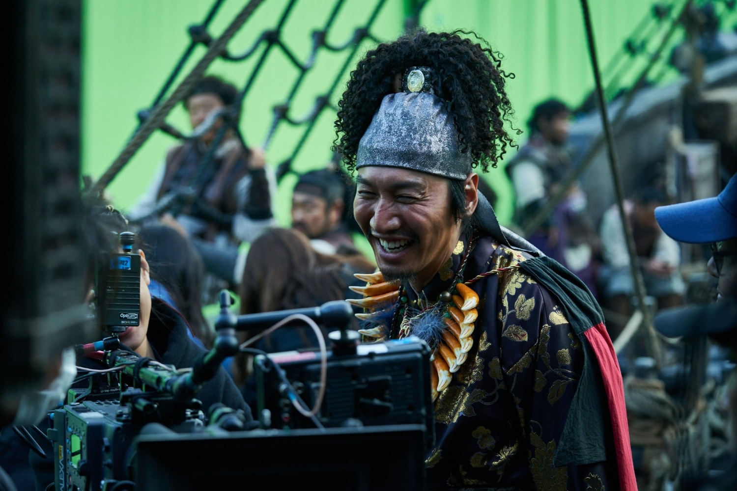 Lee Kwang Soo nhận cơn mưa lời khen trong “The Pirates: The Last Royal Treasure”