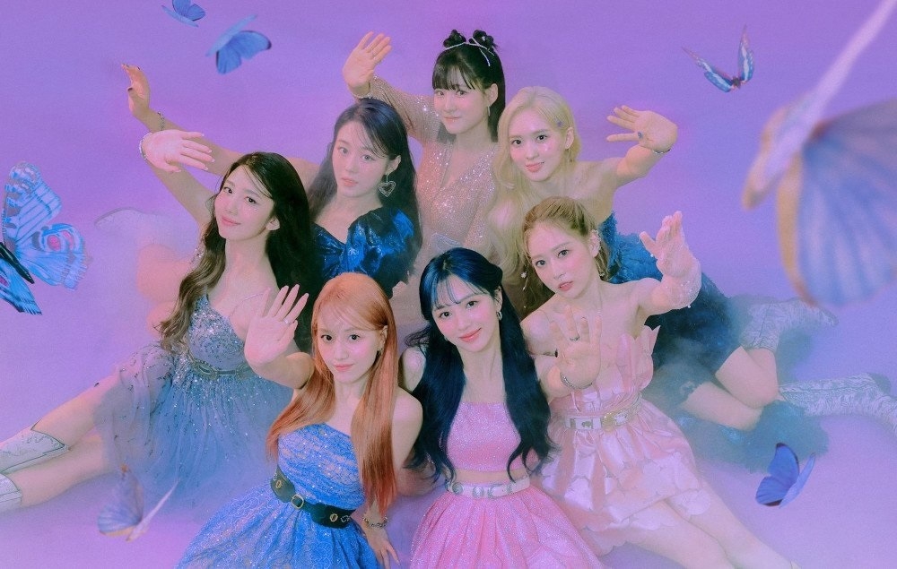 Sao Hàn ngày 10/3/2022: Seulgi và Joy (Red Velvet) gây sốt với tạo hình búp bê trong 